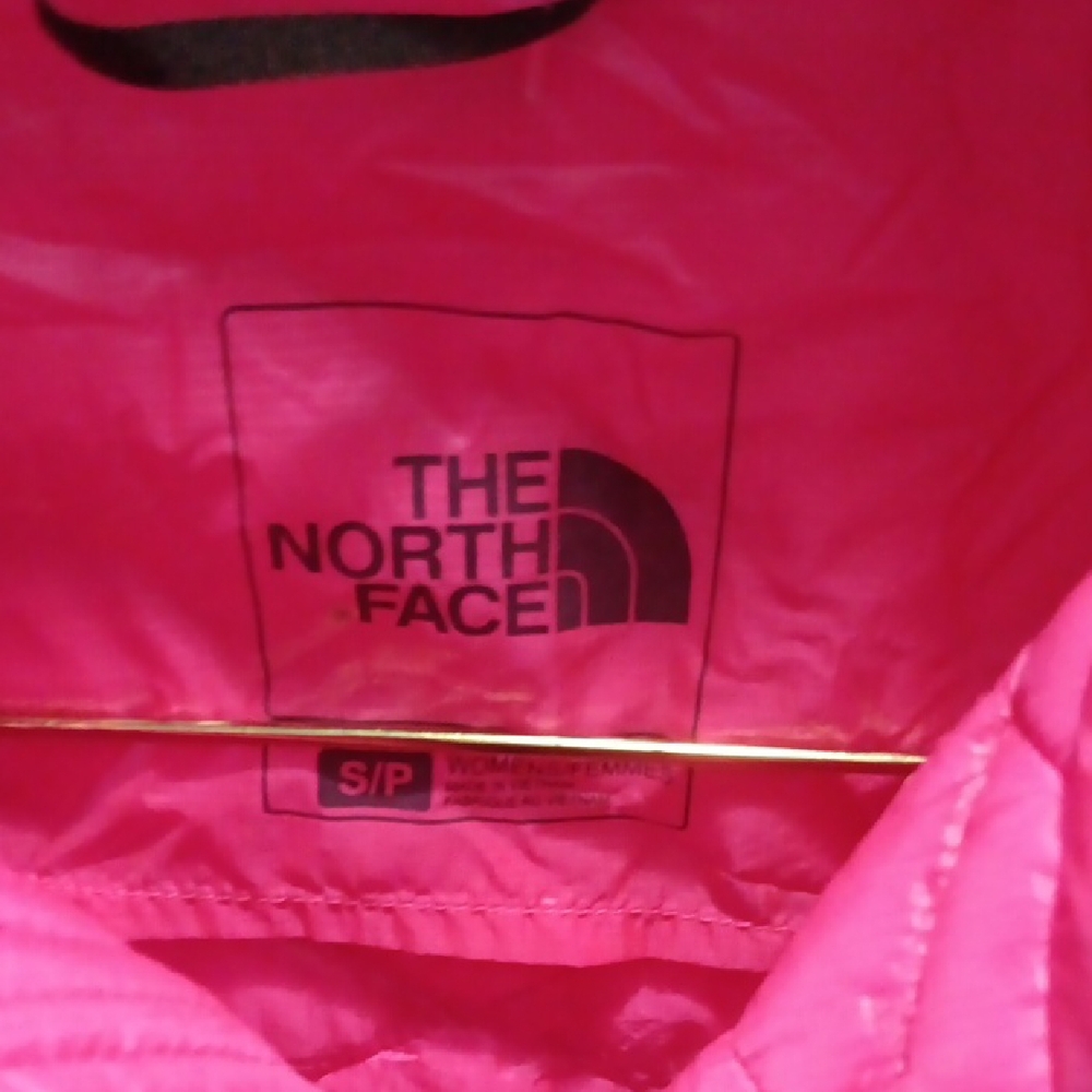 The North Face Fuchsia Quilted Vest - Picture 5 of 8